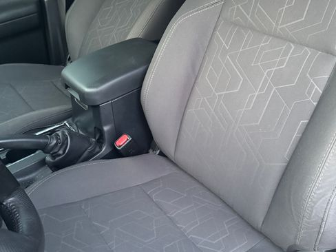 Used 2017 Toyota Tacoma TRD Off-Road w/ Tow Package AWD/4WD image 9