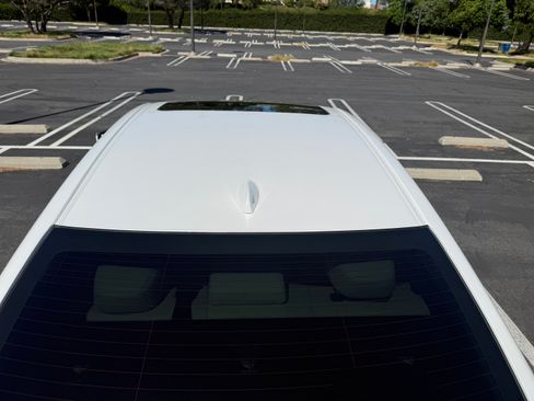 Used 2025 Lexus ES 300h w/ Premium Package FWD image 9