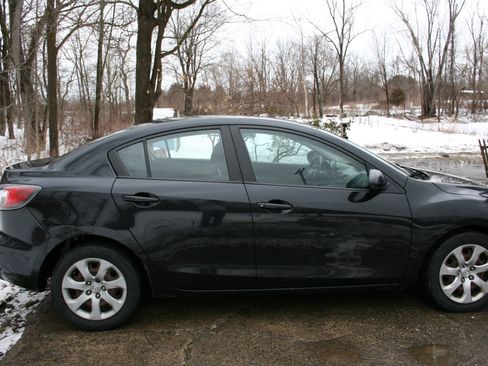 Used 2011 MAZDA MAZDA3 i Sport image 9