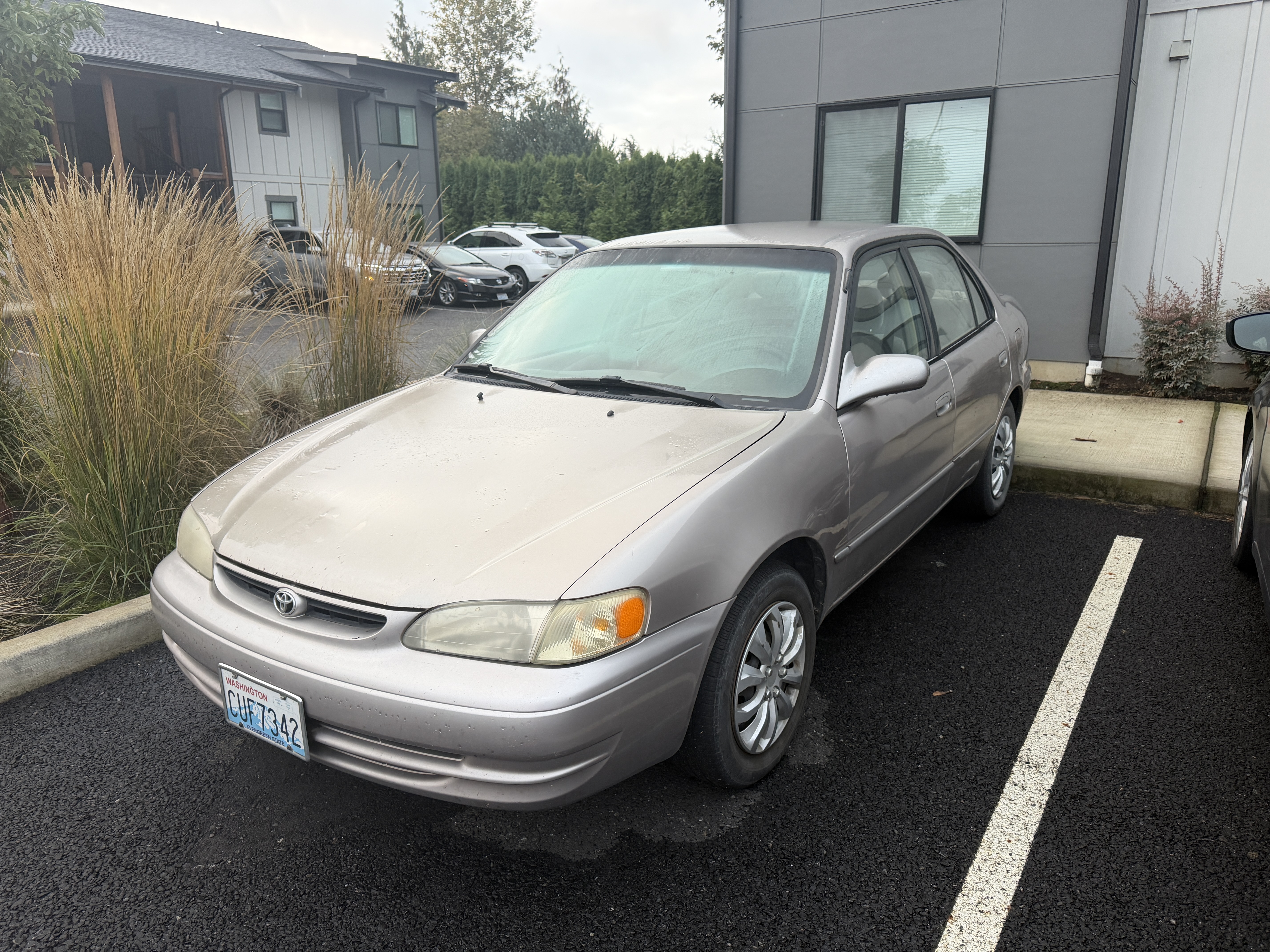 Used 1998 Toyota Corolla LE FWD image 1