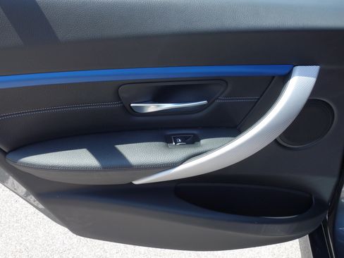 Used 2018 BMW 330i Sedan w/ M Sport Package RWD image 19