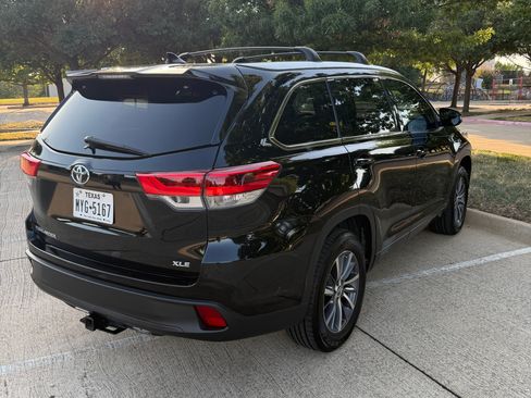Used 2018 Toyota Highlander XLE FWD image 4