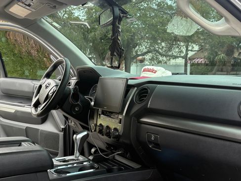 Used 2015 Toyota Tundra SR5 w/ SR5 Upgrade Package AWD/4WD image 12