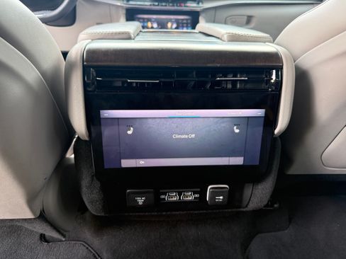 Used 2023 Jeep Grand Wagoneer L 4WD w/ Flexible Seating Group image 12