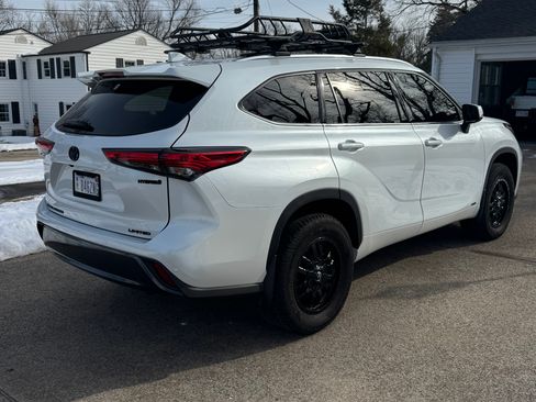 Used 2022 Toyota Highlander Limited image 8