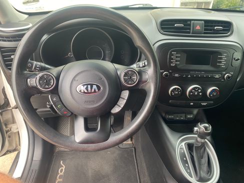Used 2014 Kia Soul FWD image 6