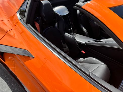 Used 2022 Chevrolet Corvette Stingray Premium Conv w/ Z51 Performance Package image 17