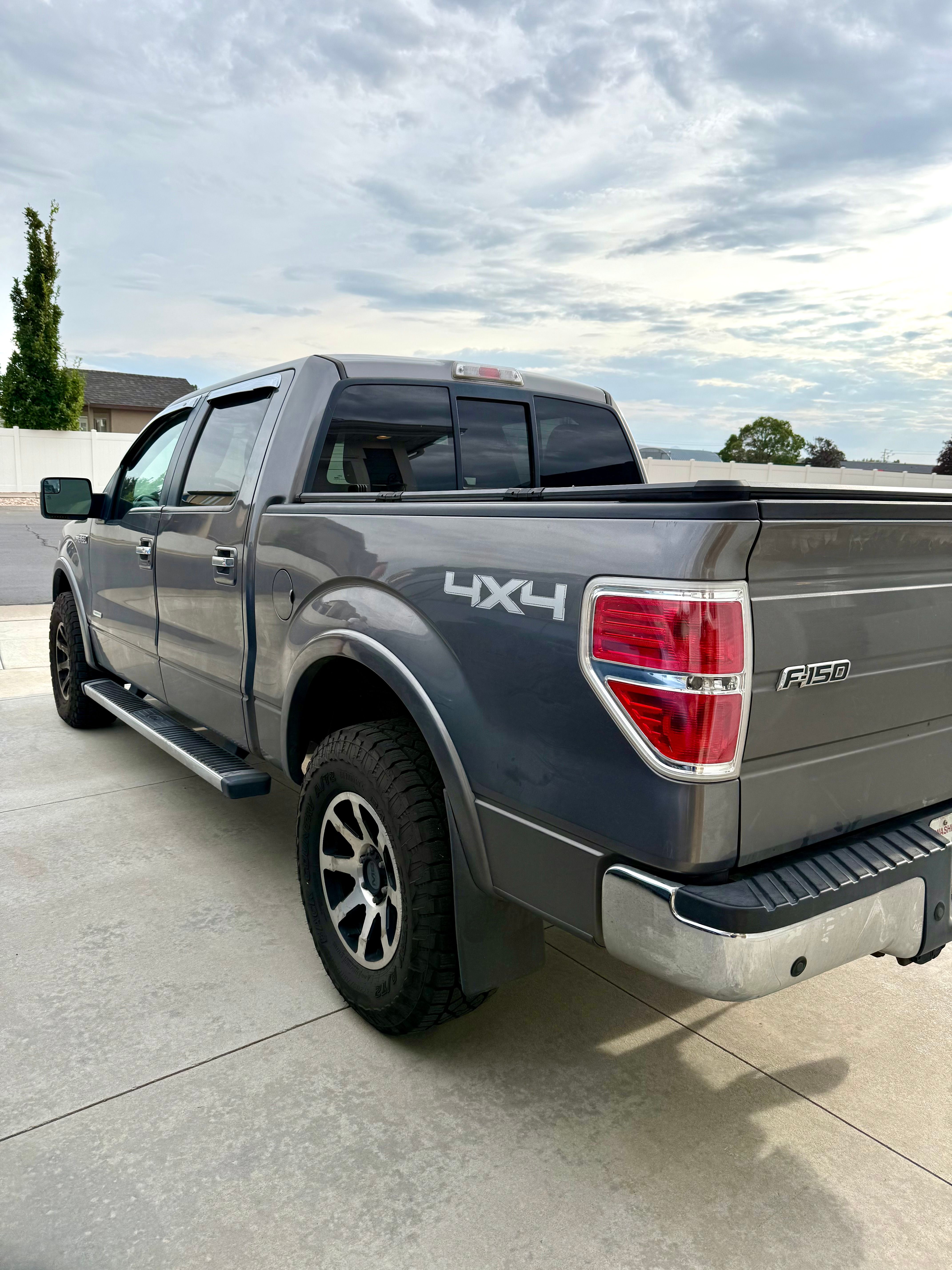 Used 2011 Ford F150 Lariat w/ Lariat Chrome Pkg AWD/4WD image 2
