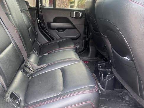 Used 2020 Jeep Gladiator Overland image 9