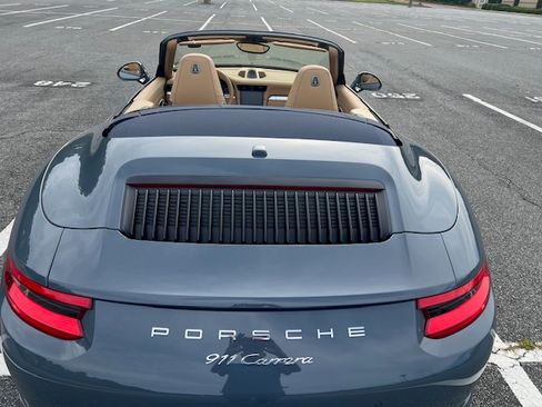 Used 2017 Porsche 911 Carrera 4 AWD/4WD image 12