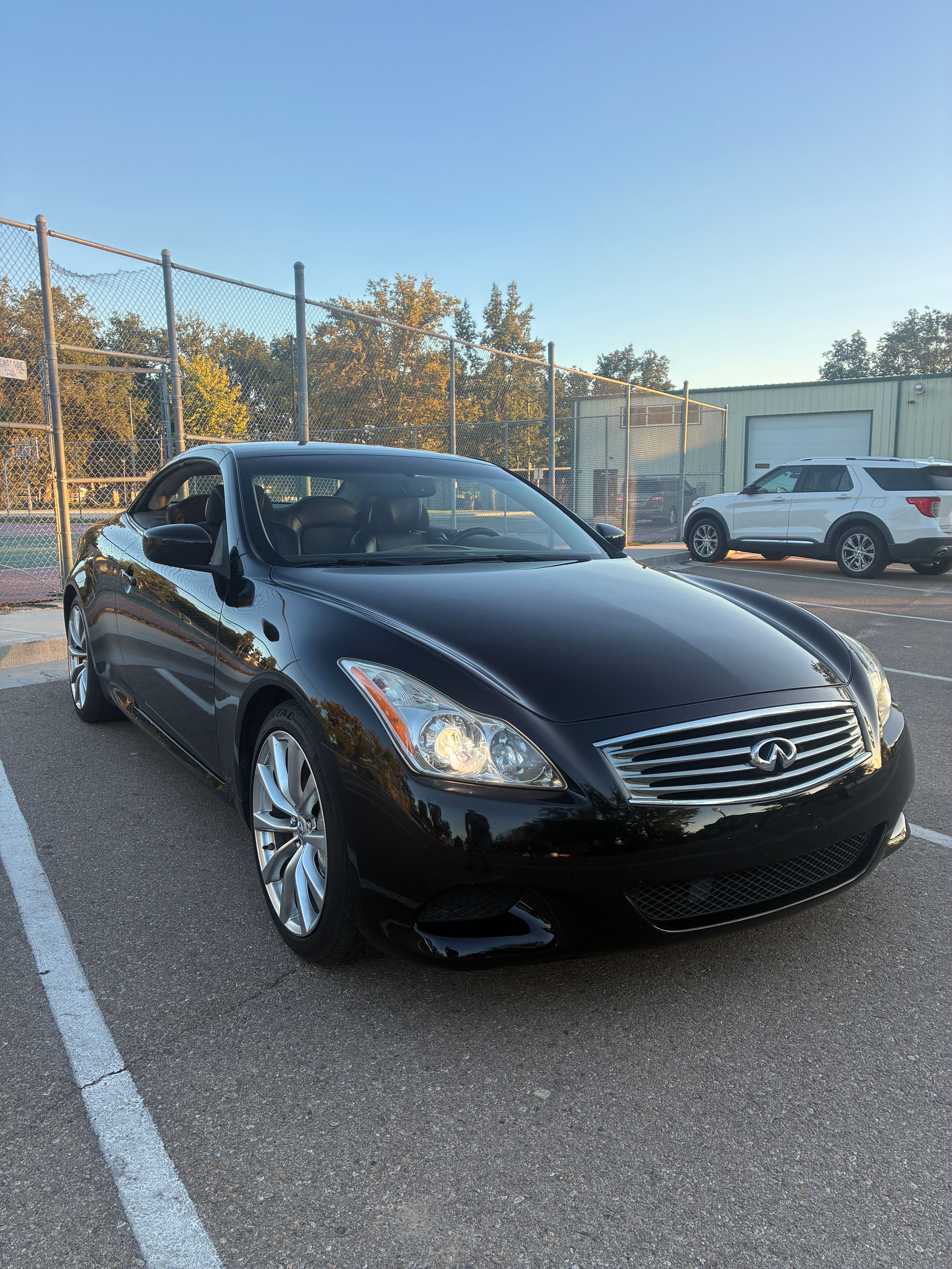 Used 2010 INFINITI G37 Sport w/ Navigation Pkg RWD image 4