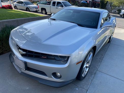Used 2010 Chevrolet Camaro LT w/ LPO, Ground Effects Package RWD image 4