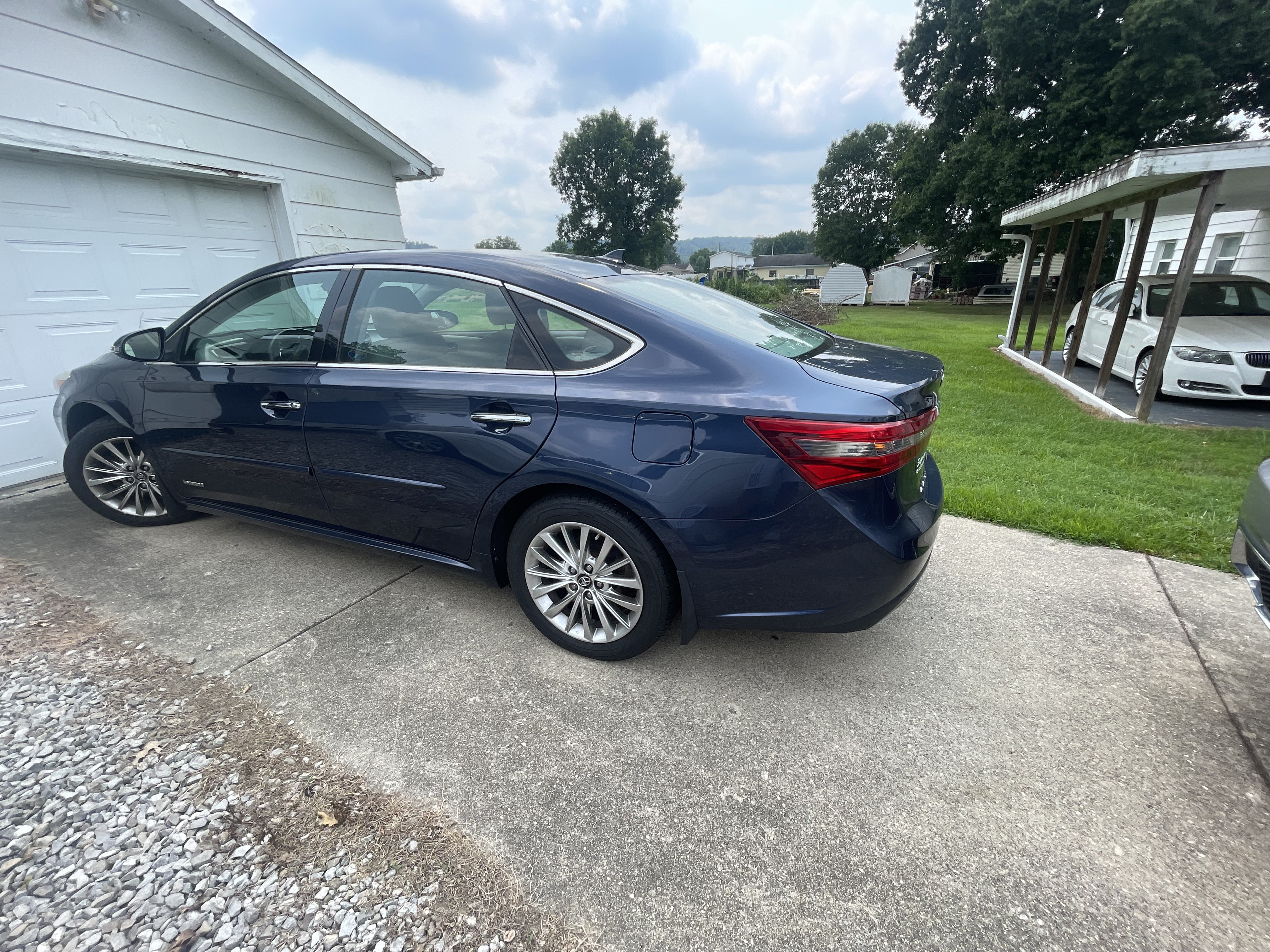 Used 2018 Toyota Avalon Limited w/ All Weather Liner Package FWD image 4