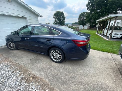 Used 2018 Toyota Avalon Limited w/ All Weather Liner Package FWD image 4