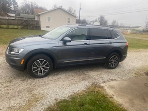 Used 2020 Volkswagen Tiguan SE w/ Panoramic Sunroof Package image 4