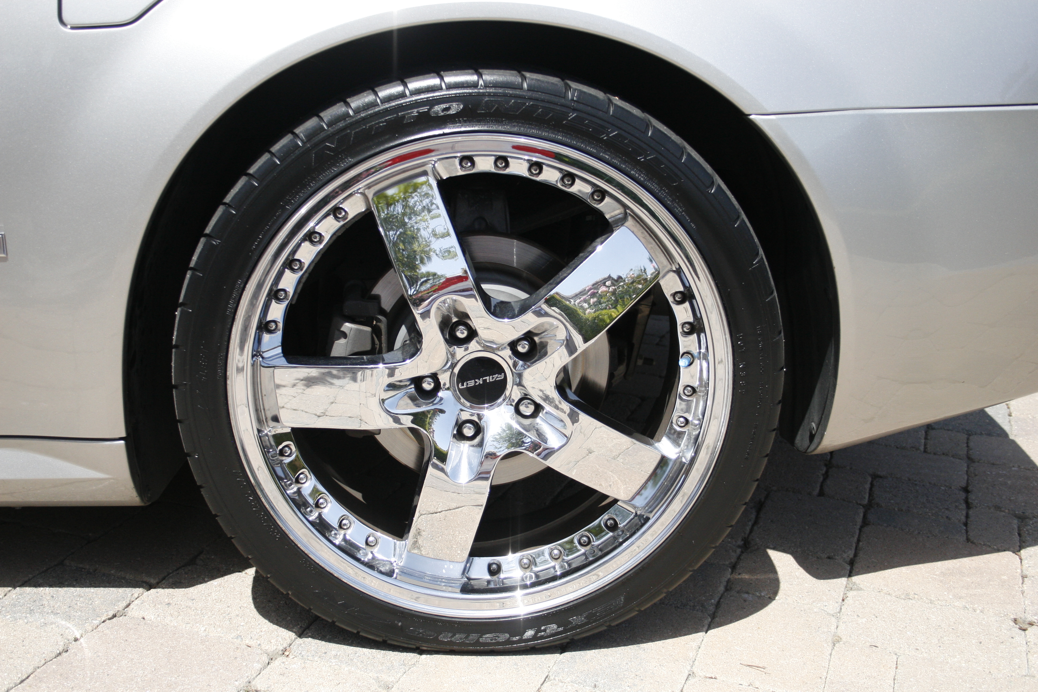 Used 2006 Cadillac XLR RWD image 16