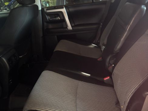 Used 2018 Toyota 4Runner SR5 AWD/4WD image 10