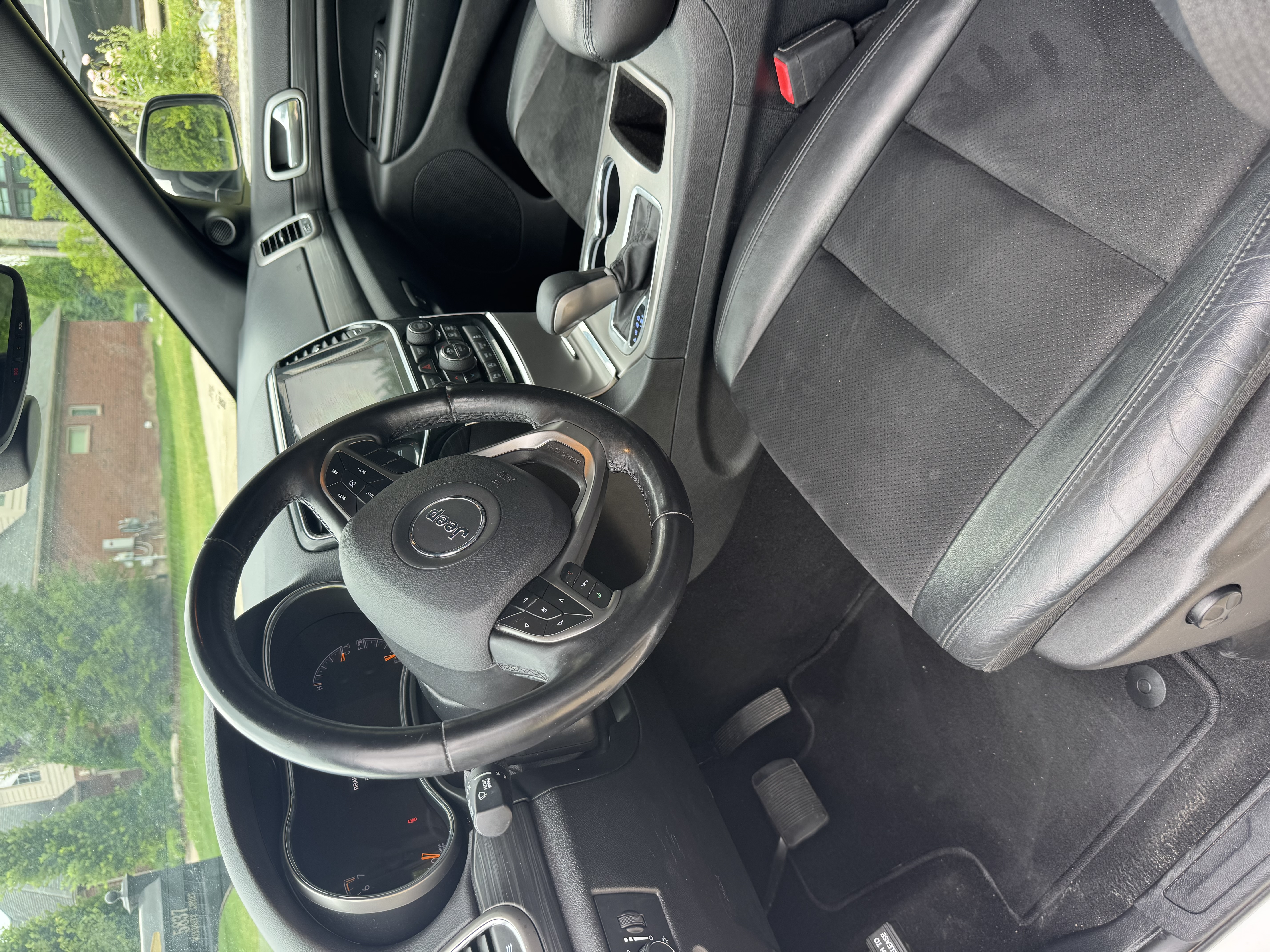 Used 2019 Jeep Grand Cherokee Altitude AWD/4WD image 12