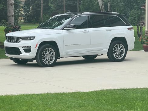 Used 2023 Jeep Grand Cherokee Summit w/ Adv Protech Group IV image 8