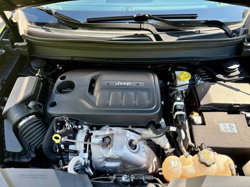 Used 2020 Jeep Cherokee Latitude Plus AWD/4WD image 15