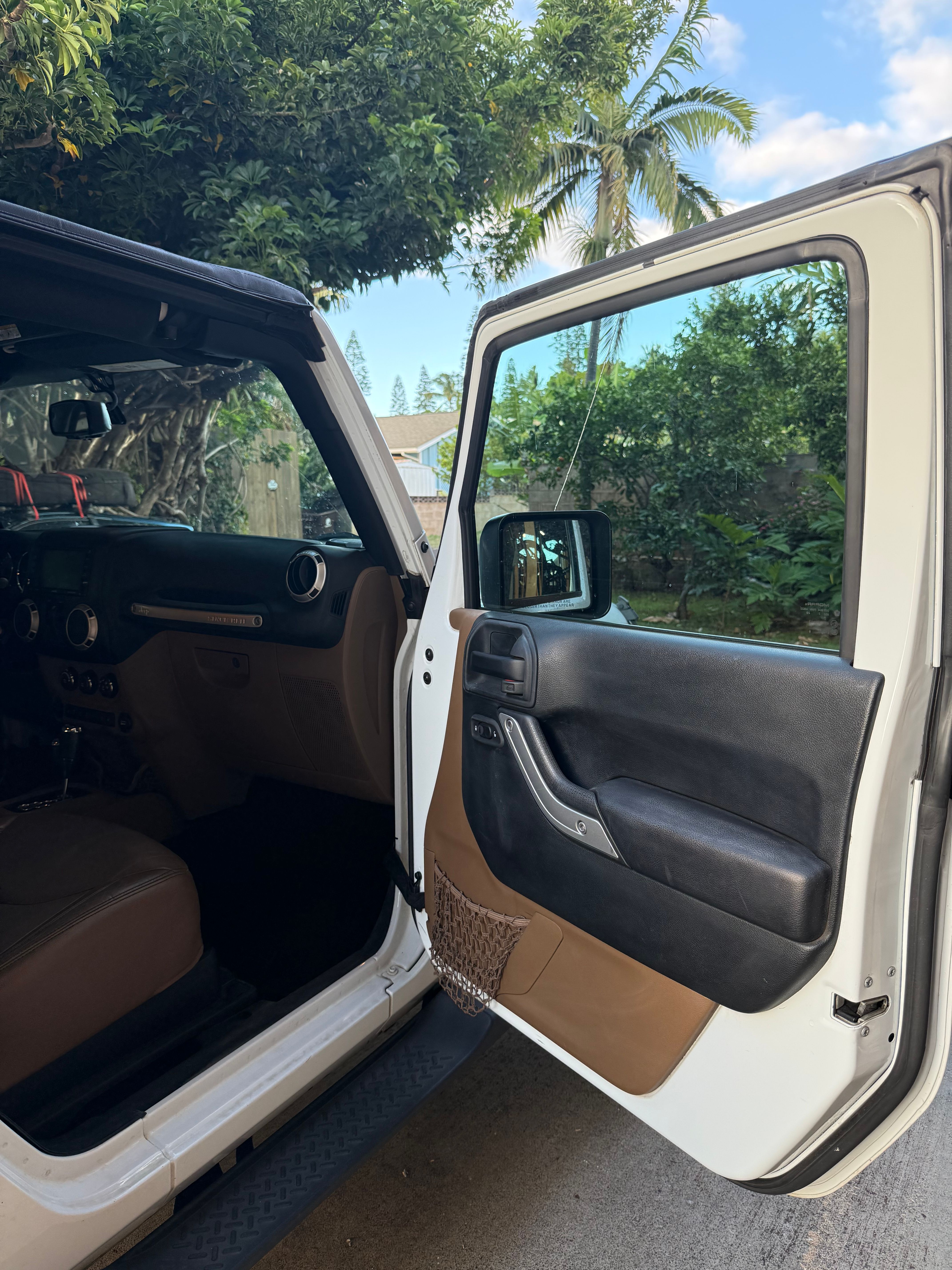 Used 2018 Jeep Wrangler Sahara w/ Dual Top Group AWD/4WD image 10