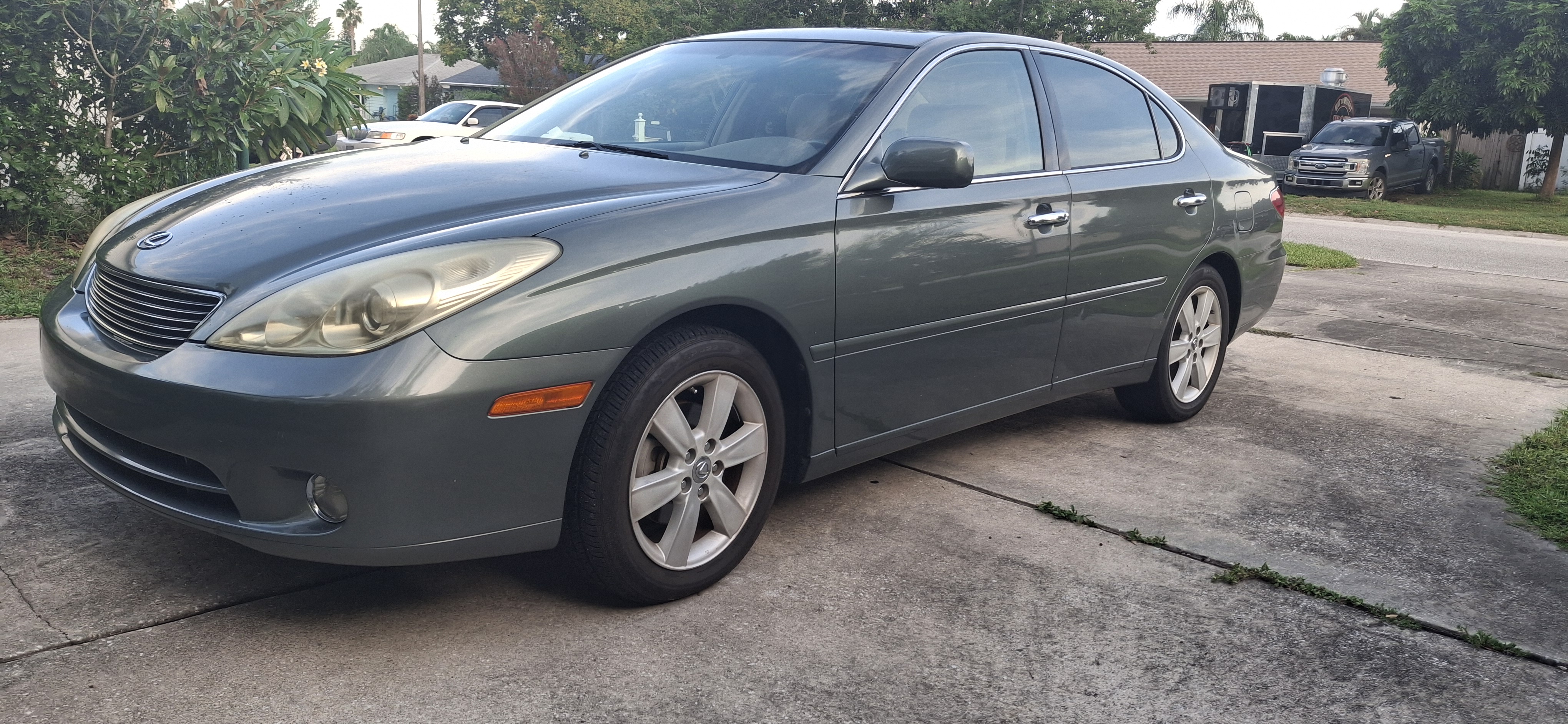 Used 2005 Lexus ES 330 w/ Preferred Accessory Pkg FWD image 2