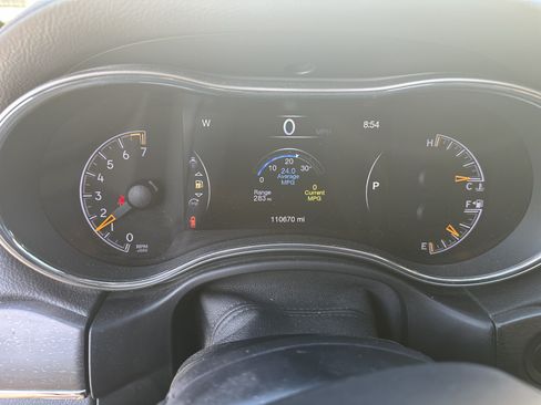 Used 2018 Jeep Grand Cherokee Limited AWD/4WD image 9