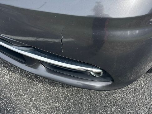 Used 2016 Chrysler Town & Country Touring-L image 5