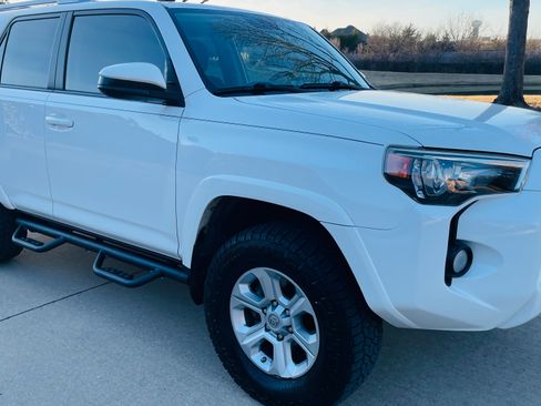 Used 2014 Toyota 4Runner SR5 image 6