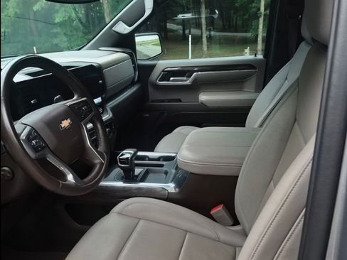 Used 2023 Chevrolet Silverado 1500 LTZ w/ LTZ Convenience Package II AWD/4WD image 5