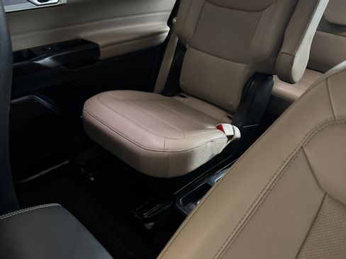 Used 2020 Ford Explorer Limited image 10