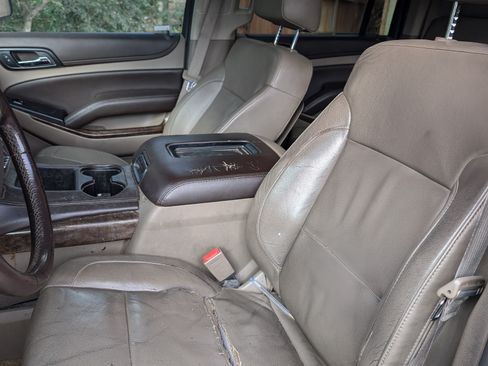 Used 2015 Chevrolet Suburban LT image 4