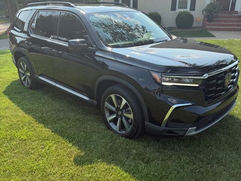 Used 2025 Honda Pilot Elite image 2