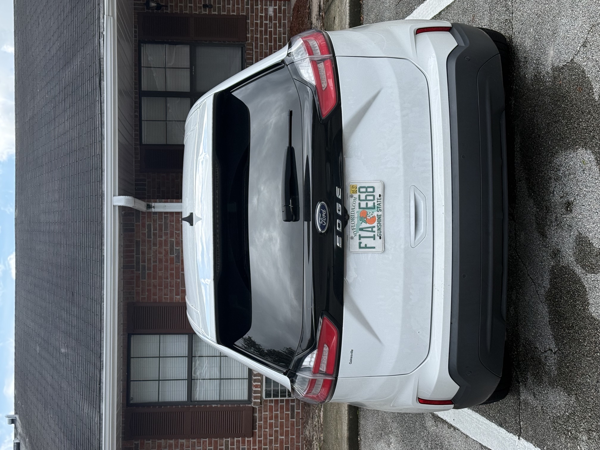 Used 2021 Ford Edge SE FWD image 2