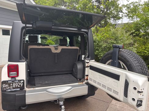 Used 2010 Jeep Wrangler Sahara w/ Dual Top Group AWD/4WD image 8