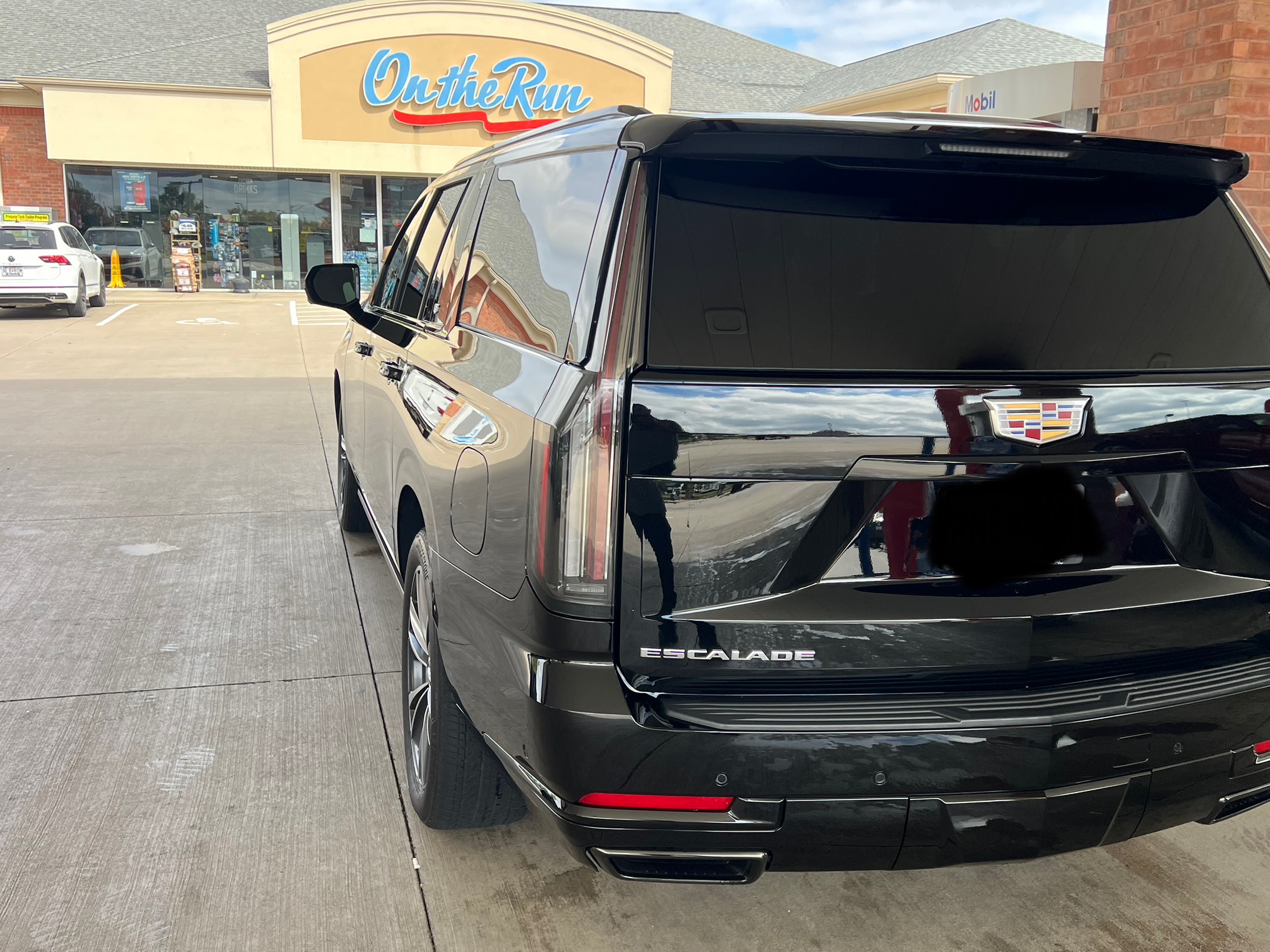 Used 2025 Cadillac Escalade ESV Sport w/ Touring Package AWD/4WD image 5