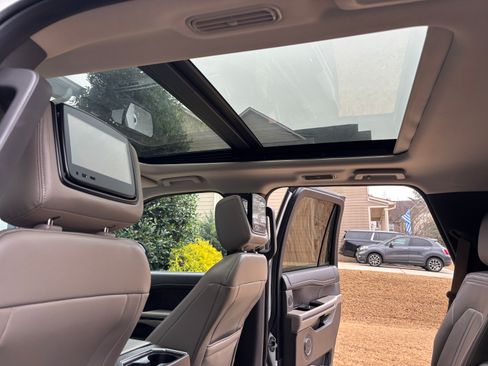 Used 2021 Ford Expedition Limited image 22