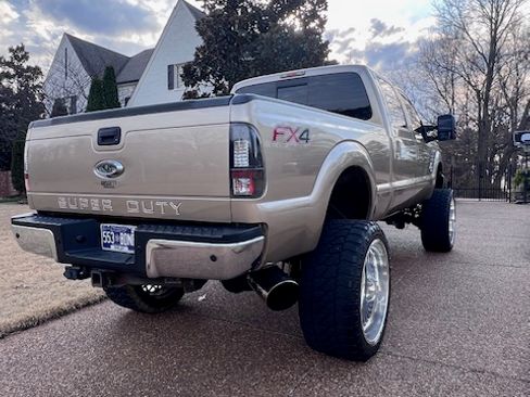 Used 2014 Ford F250 Lariat w/ Lariat Interior Package image 31