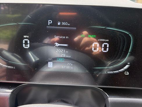 Used 2023 Kia Niro EX FWD image 9