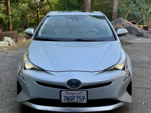 Used 2016 Toyota Prius Four Touring image 1