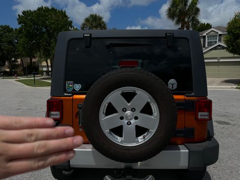 Used 2011 Jeep Wrangler Unlimited Sahara AWD/4WD image 6