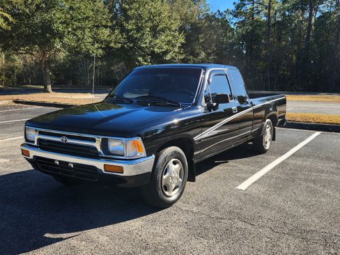 Used 1992 Toyota Pickup Deluxe image 4