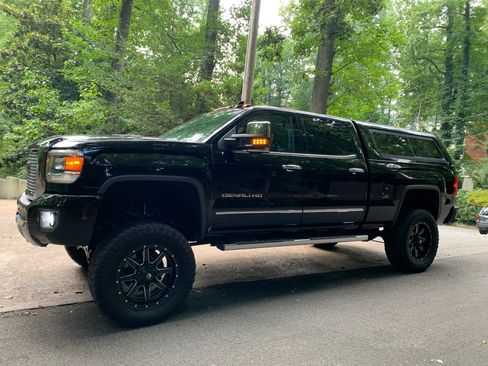 Used 2015 GMC Sierra 2500 Denali w/ Duramax Plus Package image 8