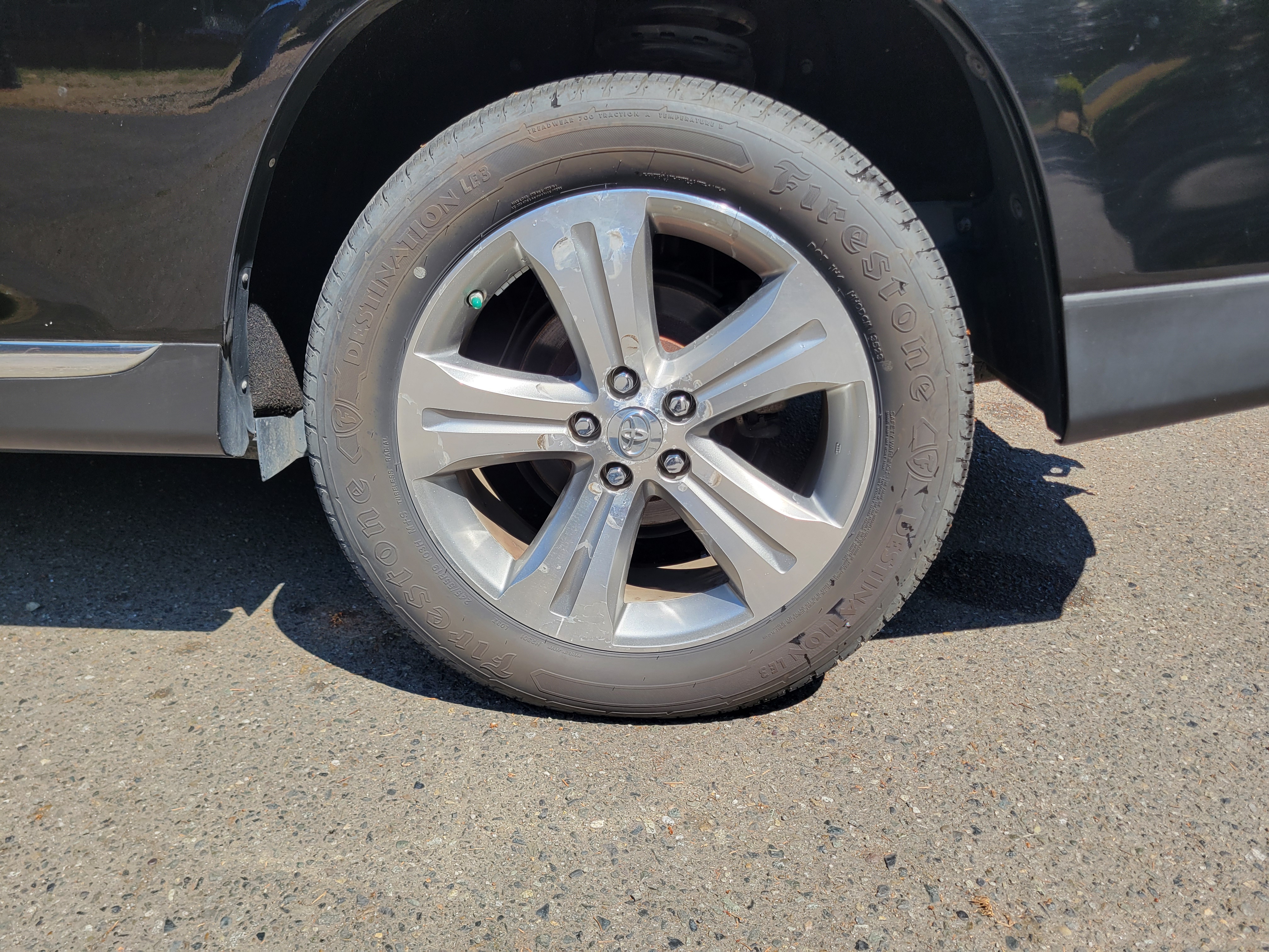Used 2011 Toyota Highlander Limited w/ Tow Pkg AWD/4WD image 14