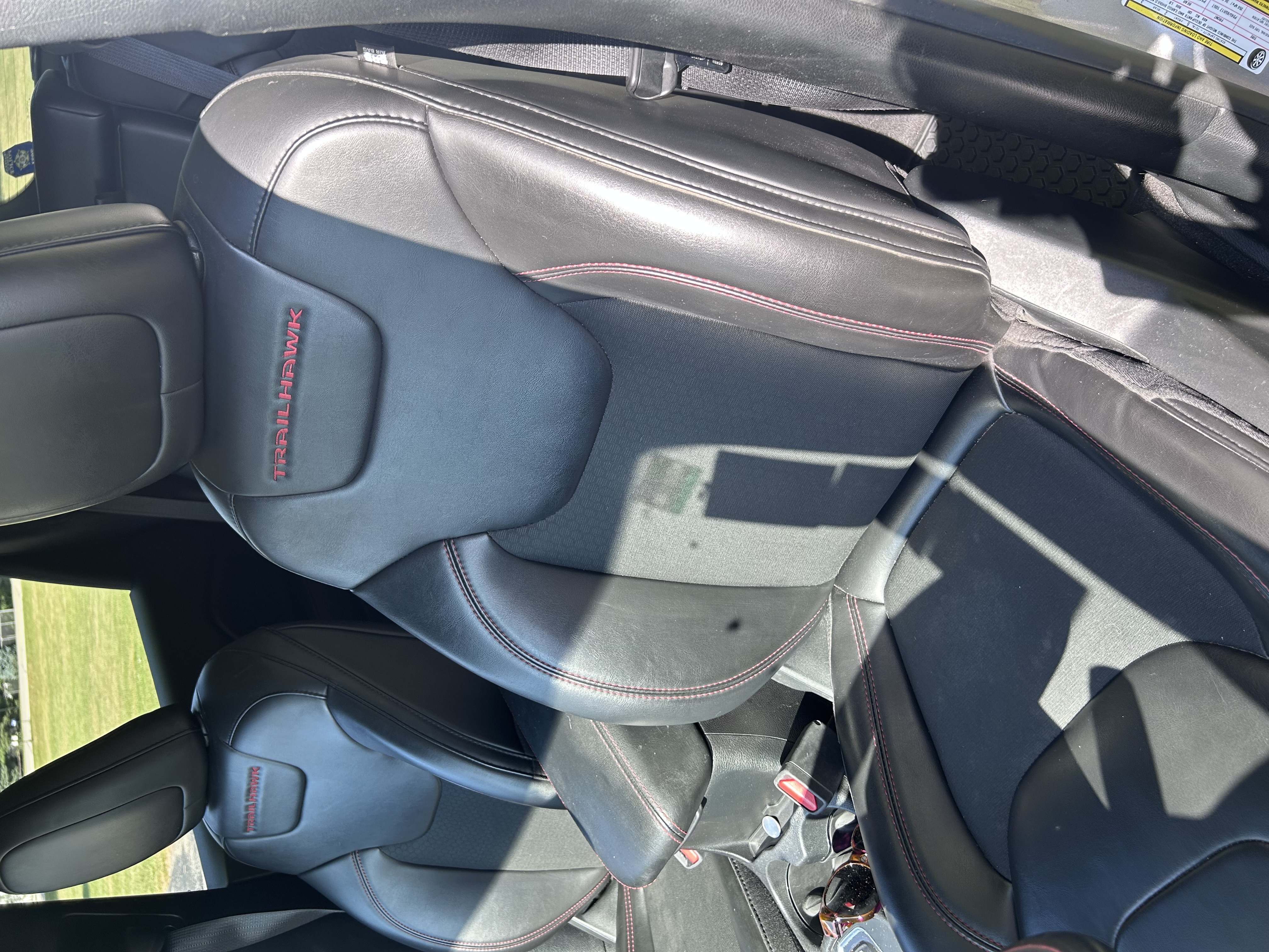 Used 2020 Jeep Cherokee Trailhawk w/ Cold Weather Group AWD/4WD image 9