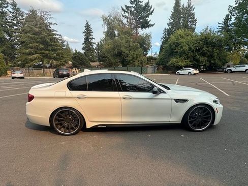 Used 2015 BMW M5 image 2