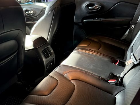 Used 2020 Jeep Cherokee Trailhawk image 6