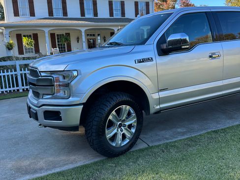 Used 2018 Ford F150 Platinum w/ Equipment Group 701A Luxury image 10