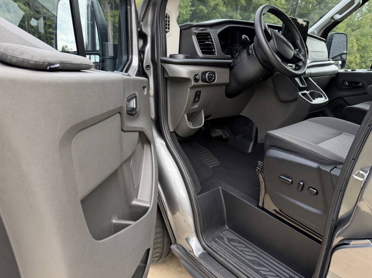 Used 2025 Ford Transit 350 XLT RWD image 13