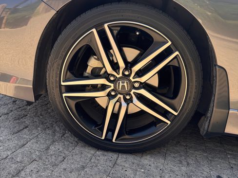 Used 2017 Honda Accord Sport image 11